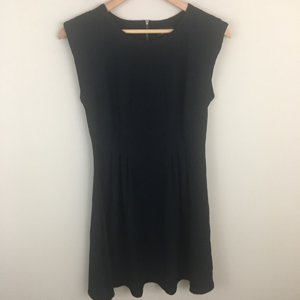 Topshop Dress Womens Size 6 Black  Fit and Flare Sleevel…